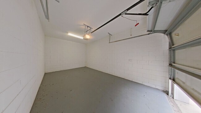 Building Photo - Unique Luxury 3/2 Condo in Reunion