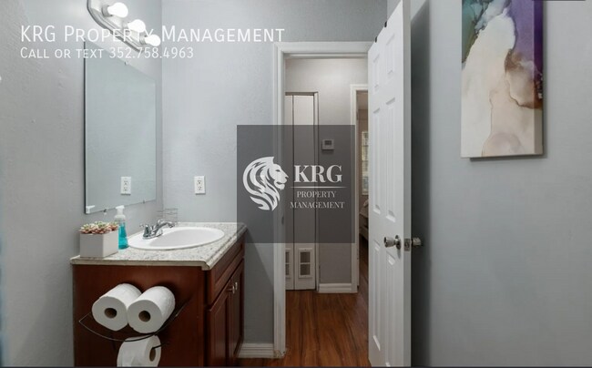 Building Photo - 5600 NE 32nd St