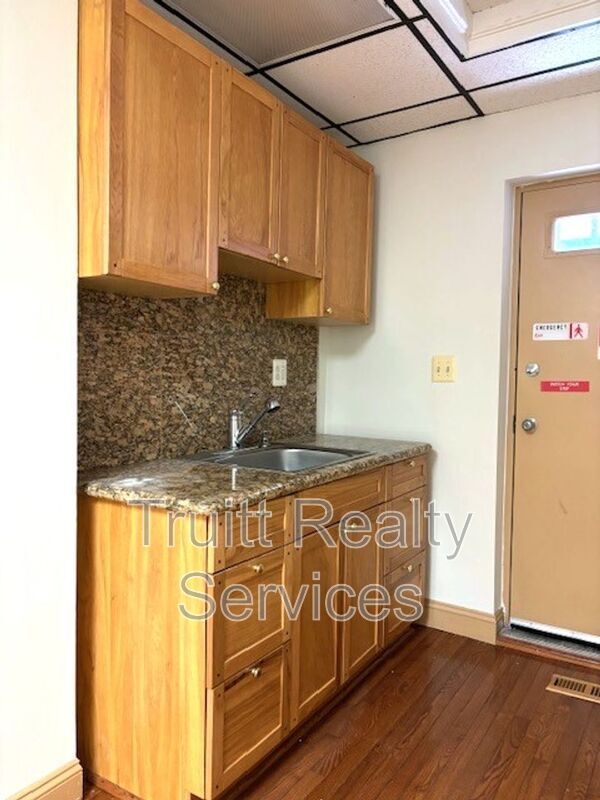 Building Photo - 1319 Pennsylvania Ave. SE