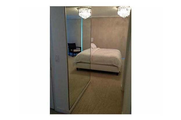 Building Photo - 17001 Collins Ave