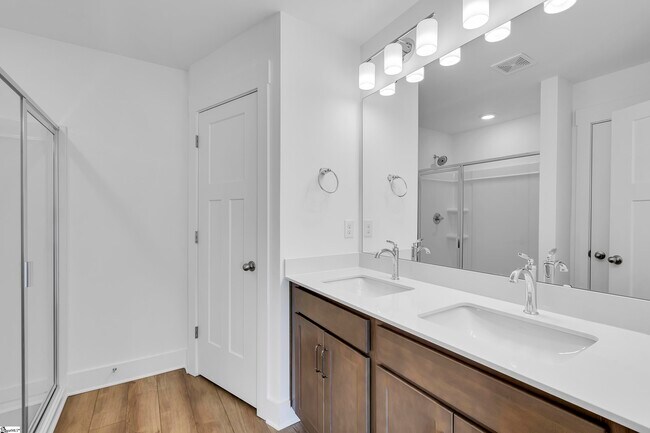Building Photo - 11 Shager Pl
