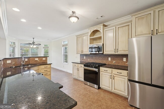 Building Photo - 160 Greenview Dr