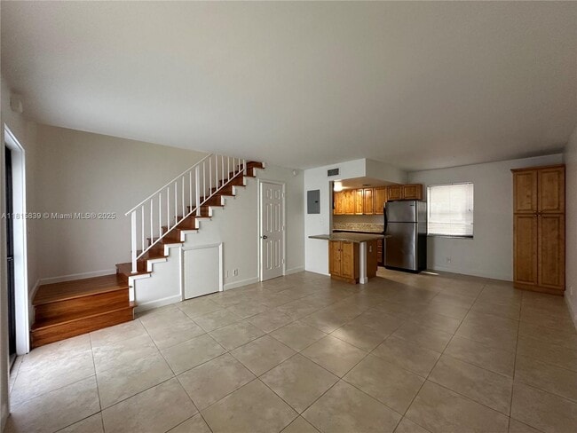 Primary Photo - 2705 NE 9th Ave