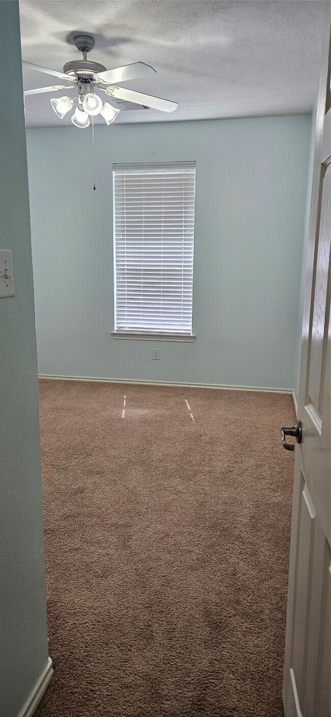 Building Photo - 23319 W Pine Ivy Ln