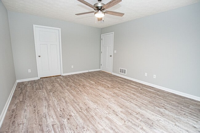 Building Photo - 500 Eagle Pointe Dr