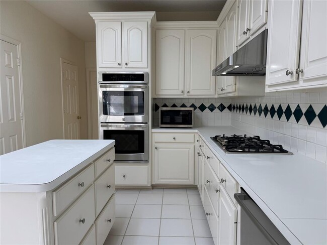 Building Photo - 17414 Fountainview Cir