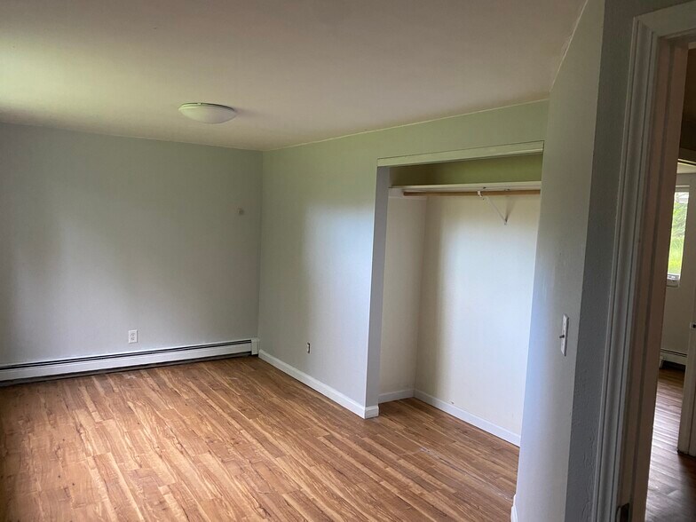 Bedroom 1 - 1468 Davison St