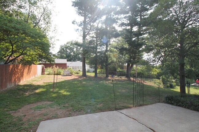 Building Photo - 2906 Brigadoon Pkwy