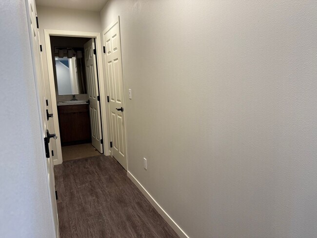 Building Photo - 7415 Saddlebrook Lp