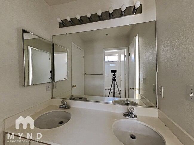 Building Photo - 38830 Garibaldi Common