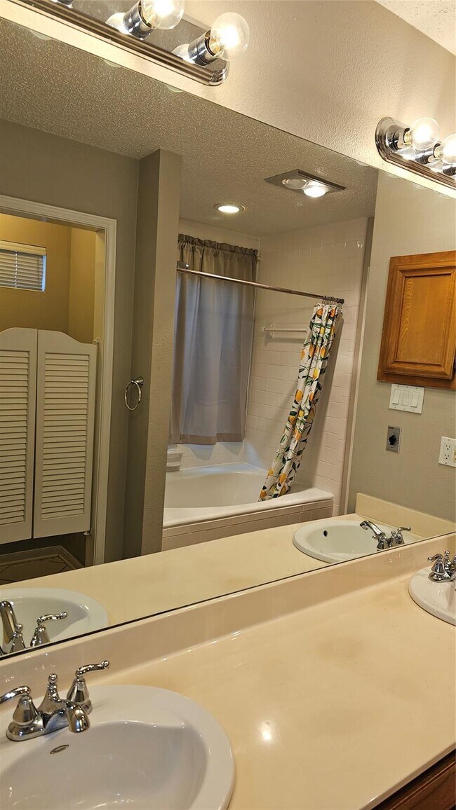Building Photo - Duncaster Drive, Missouri City, TX 77459 - 3 BR 2.5 BA single-family home