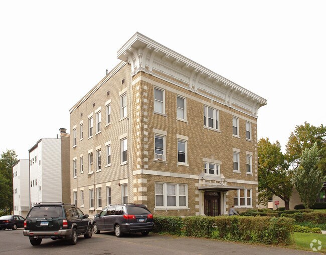 Building Photo - 581 Farmington Ave