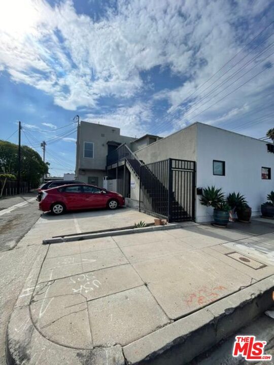 Building Photo - 2000 Lincoln Blvd