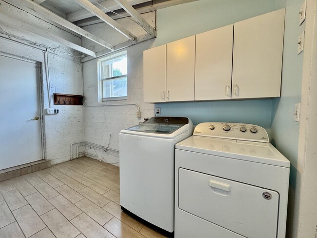 Building Photo - 1712 SW 5th St