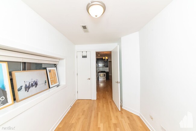 Building Photo - 2 br, 1 bath Condo - 1501 N Bosworth Ave