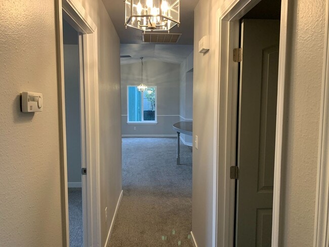 Building Photo - Post Falls Rancher