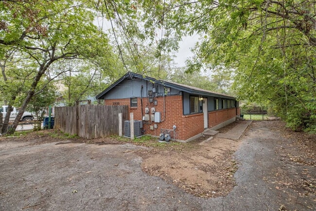 Building Photo - 2928 E 12th St