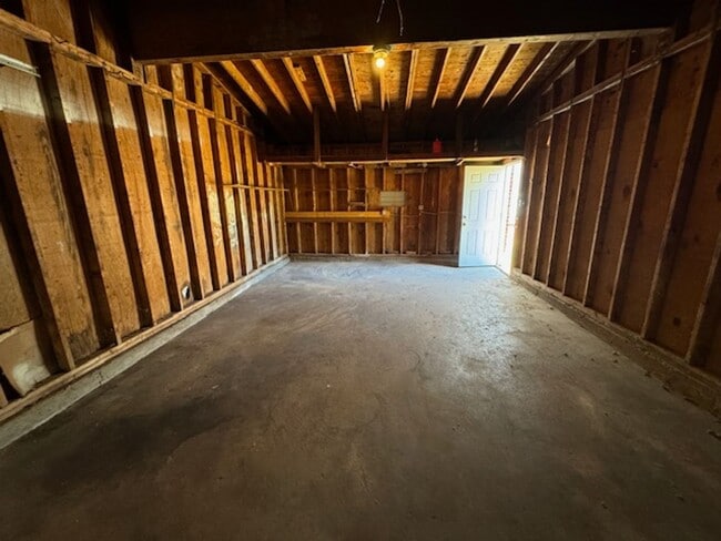 Building Photo - All New Inside, 3 bed 2 bath , no carpet, detached garage and fenced yard in Norman!