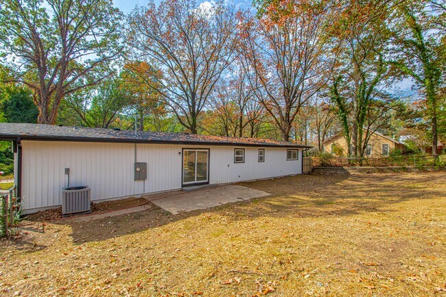 Building Photo - Large Open-Concept 4 Bedroom with Stunning Pond Views!