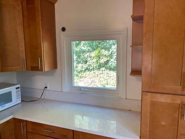 Building Photo - COMING SOON!  Beautiful 3 bedroom 2 bathro...
