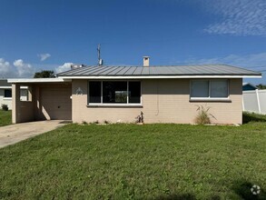 Building Photo - Adorable 2 Bedroom Beach house!