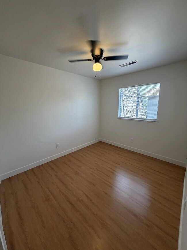 Building Photo - Beautifully Updated Interior – New Flooring, Countertops & Fresh Paint Throughout