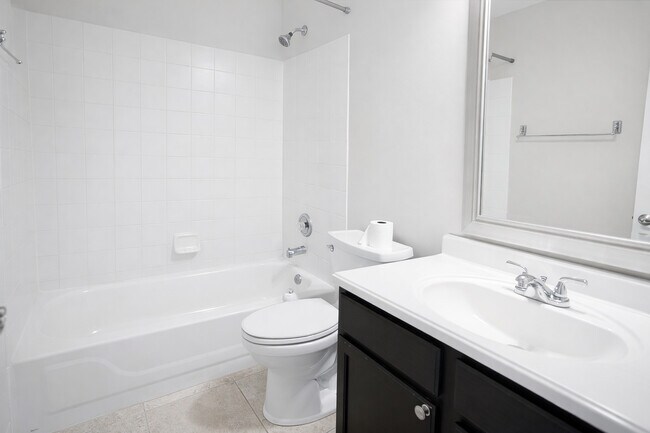 Building Photo - 1051 Park Hill Cir