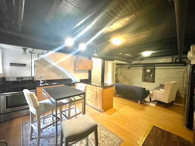 Building Photo - 8 Champney Pl