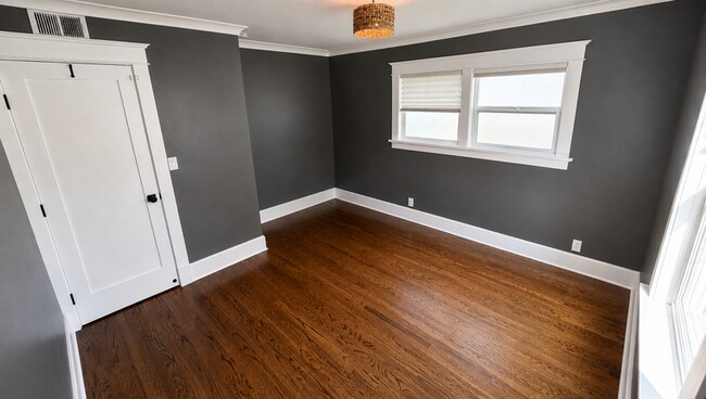 Building Photo - 1331 E Maple Ave