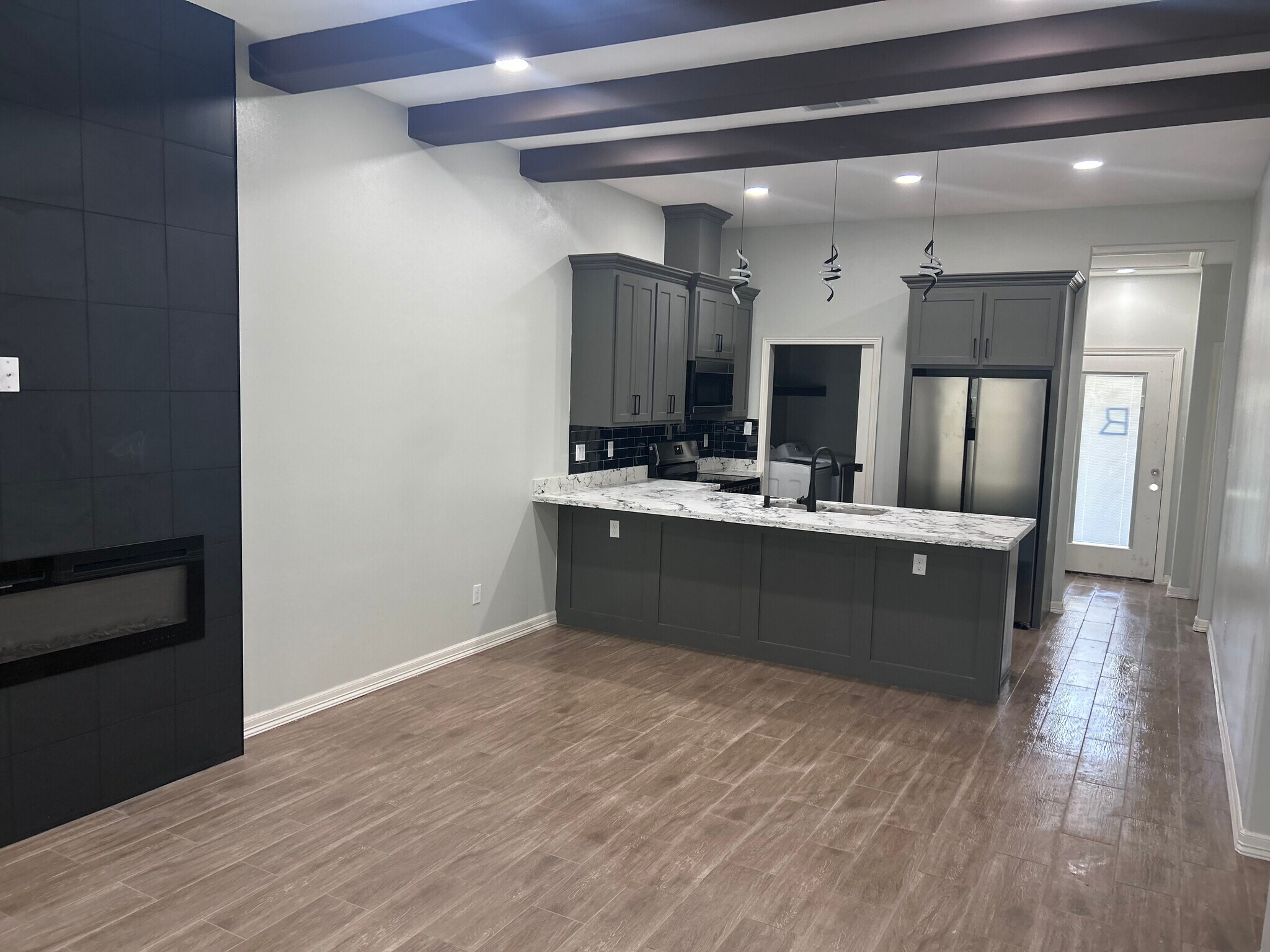 Building Photo - 313 Retamosa Ave