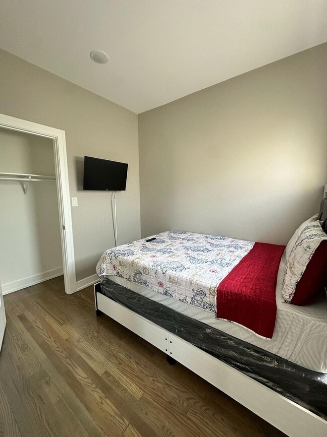 Building Photo - 6807 S Calumet Ave