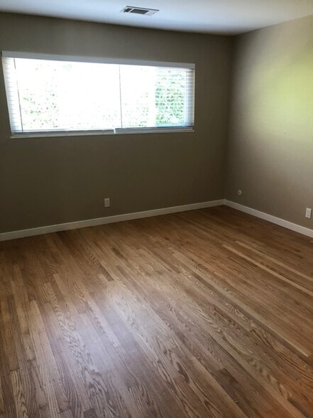 Building Photo - 67 Kuhl Ct