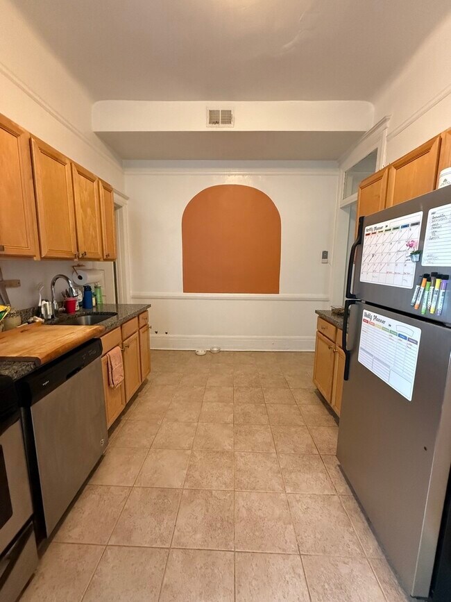 Building Photo - 12 W Chestnut St