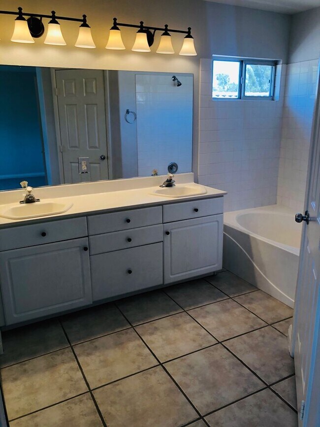 Building Photo - WONDERFUL 2 STORY HOME IN THE HEART OF GREEN VALLEY 3 BED 2.5 BATH BEAUTIFULLY LANDSCAPED!