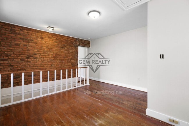 Building Photo - 710 Caroline St