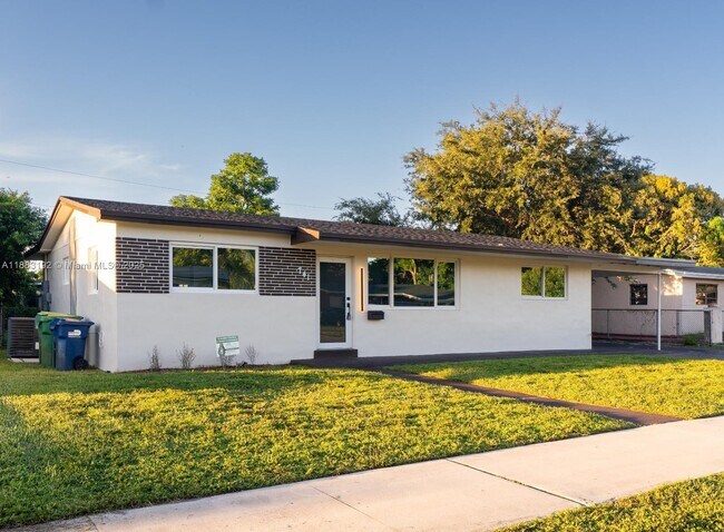 Building Photo - 1000 NW 198th St