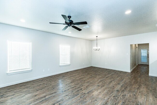 Building Photo - 1006 N 7th St