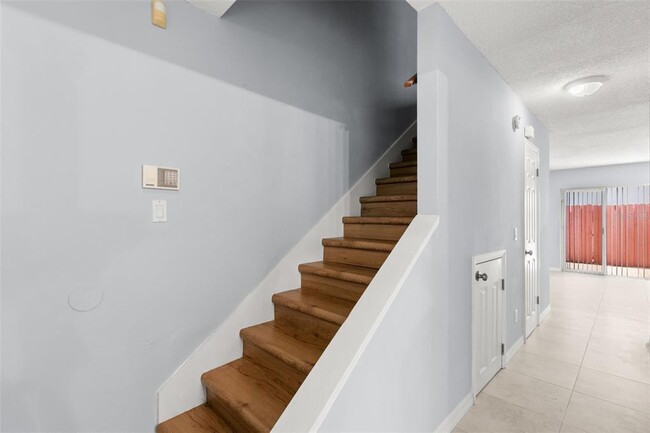Building Photo - 408 S Arrawana Ave