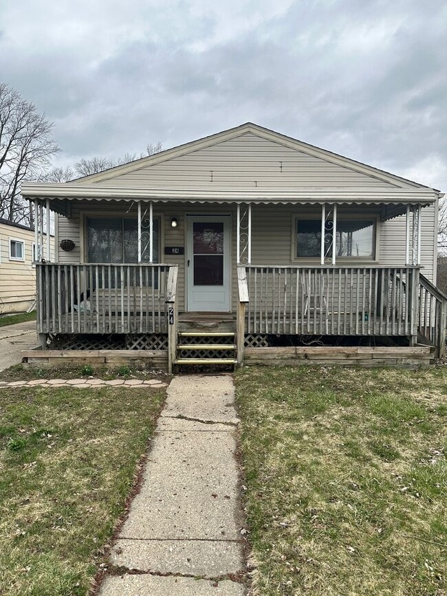 Building Photo - 3 bdrm with finished basement!