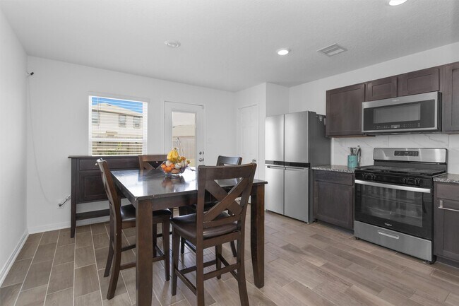 Building Photo - 5614 Grizzly Bear Wy
