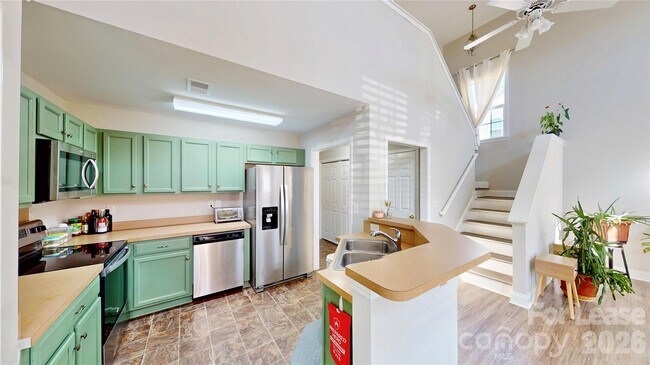 Building Photo - 447 Fawnbrook Ln