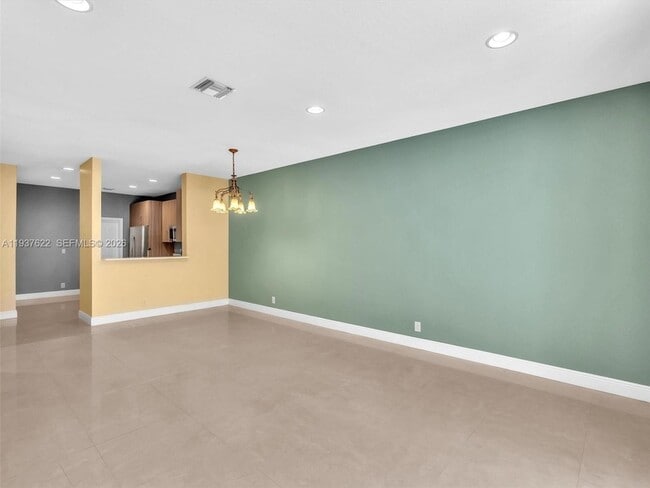 Building Photo - 3878 Tree Top Dr