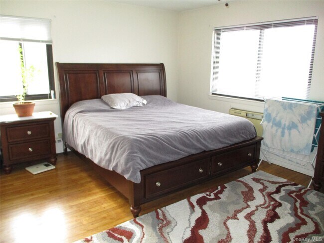 Building Photo - 2 W Lawrence Park Dr