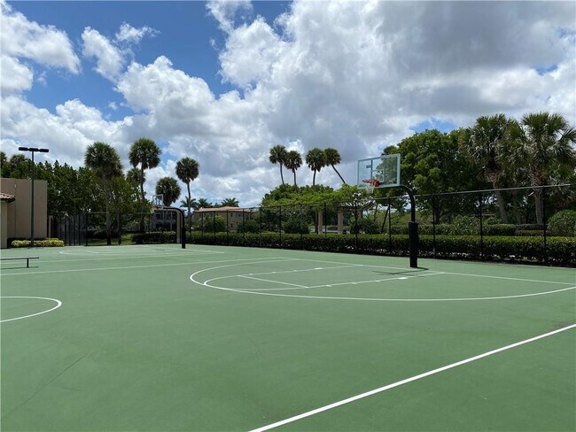 Building Photo - 8203 NW 128th Ln