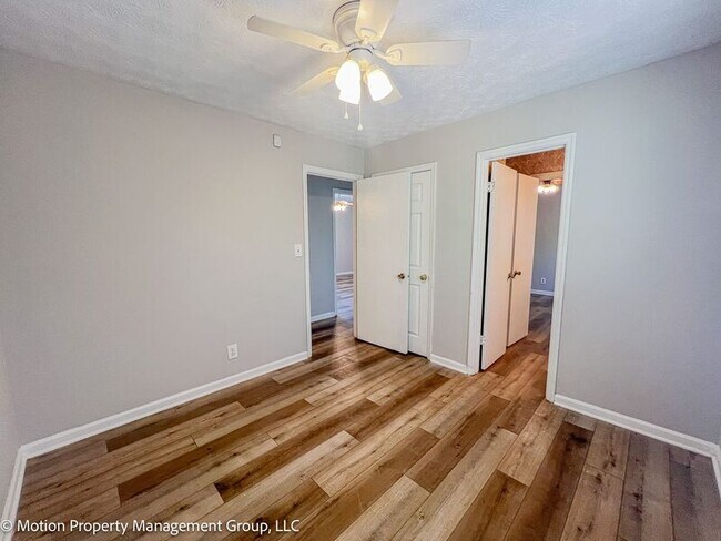 Building Photo - 3020 Woodfield Dr