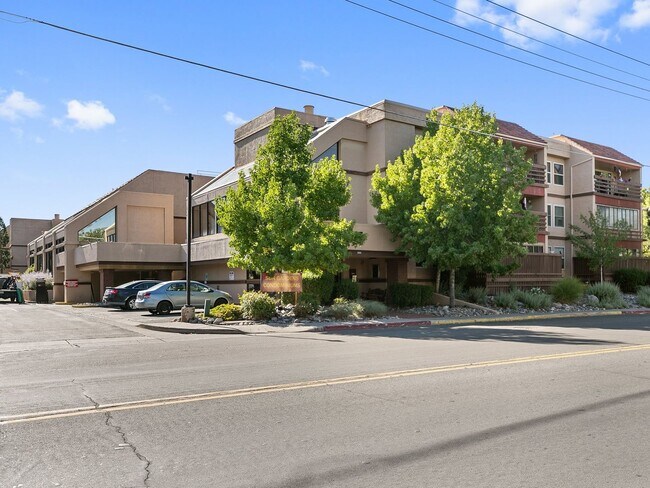 Building Photo - Unique fully furnished one bedroom condo i...