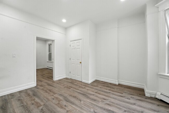 Building Photo - 130 75th St
