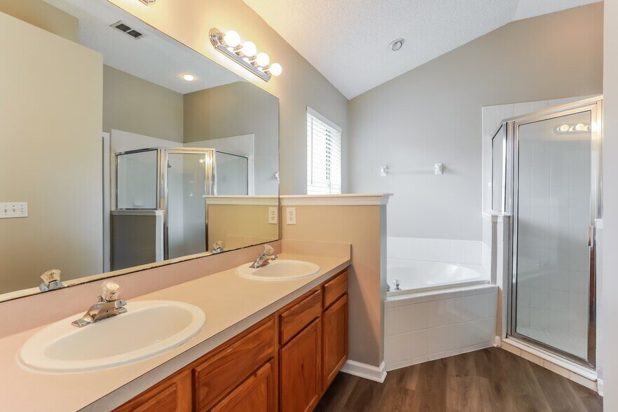 Building Photo - 8059 Carisbrook Ct