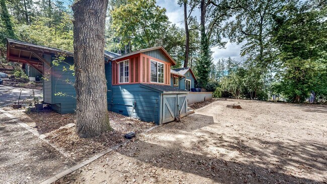 Building Photo - 1250 Bentley Dr