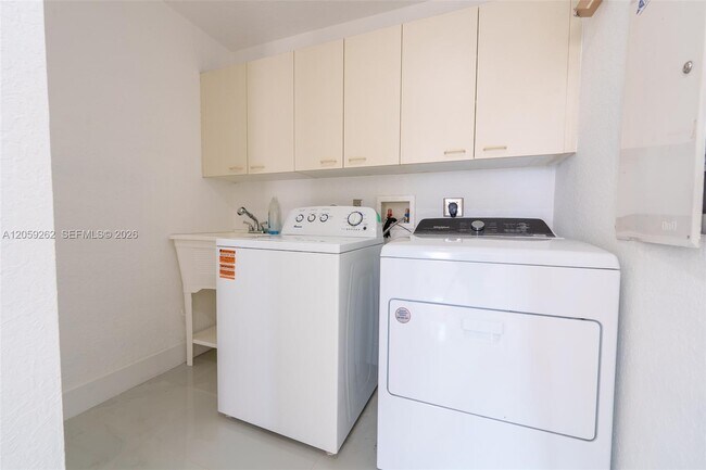 Building Photo - 15699 SW 54th Ct
